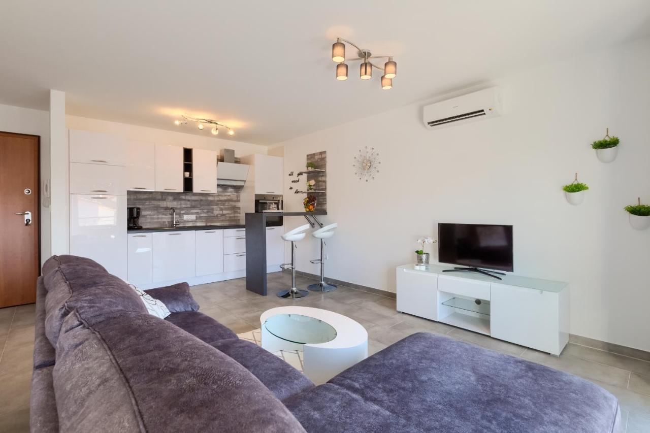 Apartment Marica - T2 & Ankica & Marabella *
